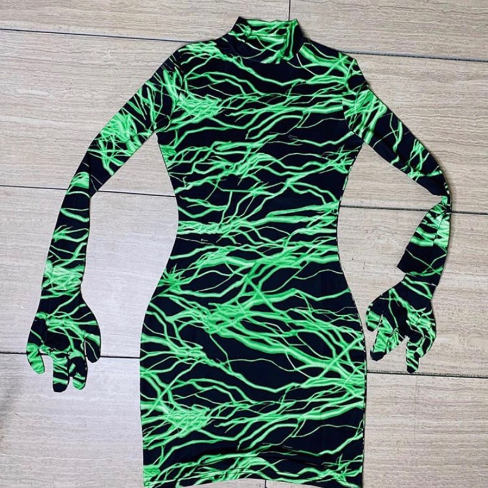 Long sleeve dress w/ gloves